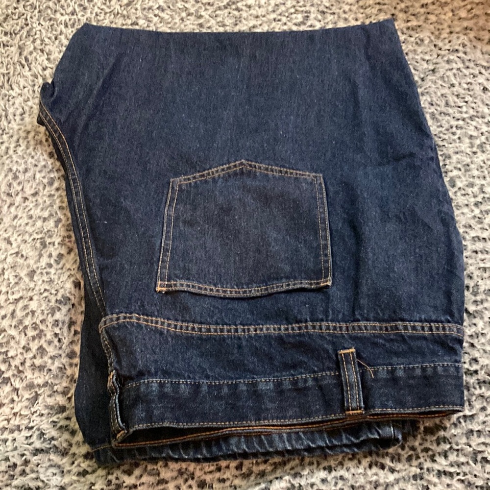 Womens Naturalfit stretch jeans. Denim in color